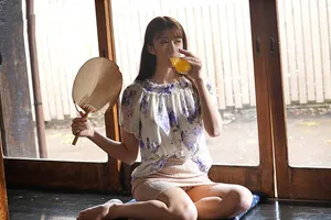 Mùa hè buồn chán ở quê đụ vợ nhà cạnh bên thiếu thốn vì lấy ông xã già
